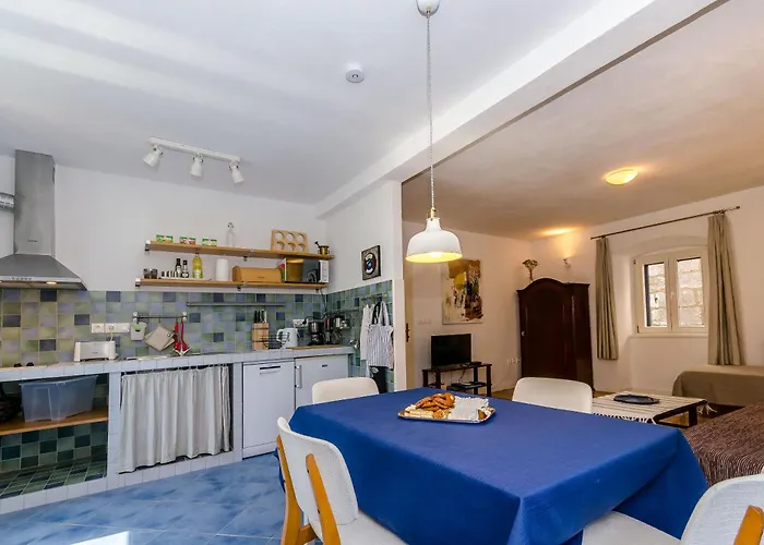 Center Daire Jelsa (Hvar)